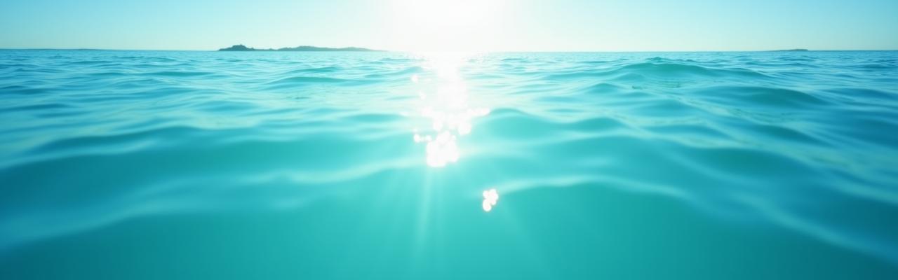 Océano sereno reflejando transparencia